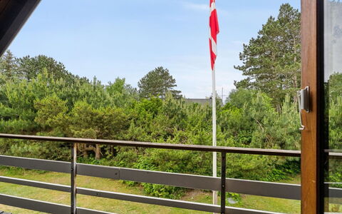Wiger - 150M from the Sea: Bois, Balustrade, Clôture, Porche, Balustre, Dur, Plate-Forme, Ombre, Tache De Bois