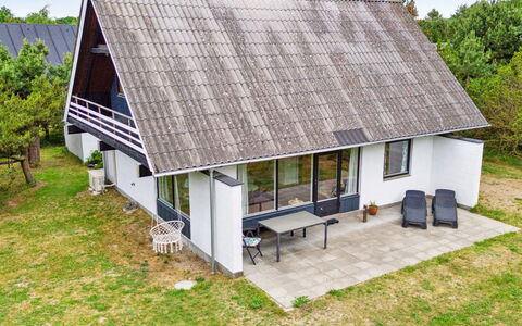 Wiger - 150M from the Sea: Toit, Maison, Domicile, Chalet, Porte, Siding, Plate-Forme, Porche, Planche, Dur