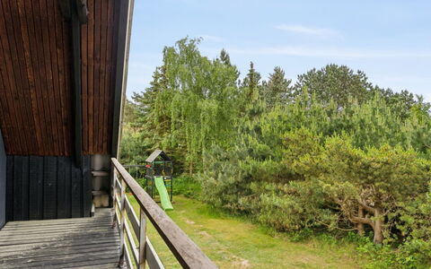 Wiger - 150M from the Sea: Toit, Maison, Domicile, Chalet, Porte, Siding, Plate-Forme, Porche, Planche, Dur