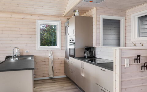 Mato - 100M from the Sea: Bois, Cuisine, Domicile, Comptoir, Principaux Appliance, Évier, Cabinetry, Tache De Bois, Porte, Dur