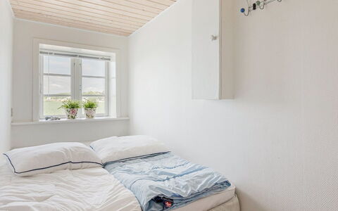 Ajo - 2Km from the Sea: Mur, Chambre, Lit, Sol, Drap De Lit, Plafond, Design Intérieur, Literie, Sol, Linge