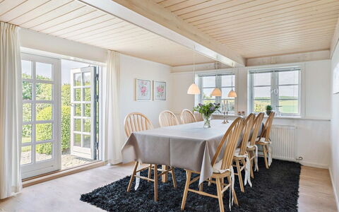 Ajo - 2Km from the Sea: Sol, Bois, Design Intérieur, Plafond, Meubles, Sol, Parquet, Domicile, Table Cuisine Et Salle A Manger, Salle À Manger