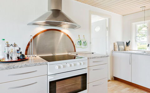 Ajo - 2Km from the Sea: Sol, Appareil De Cuisine, Principaux Appliance, Électroménager, Cuisine, Design Intérieur, Sol, Éclairage, Plafond, Parquet