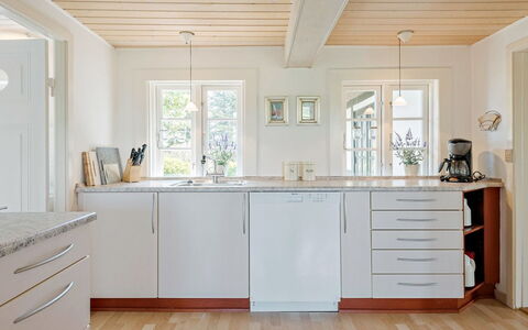 Ajo - 2Km from the Sea: Sol, Design Intérieur, Sol, Bois, Parquet, Comptoir, Meubles, Cuisine, Cabinetry, Domicile