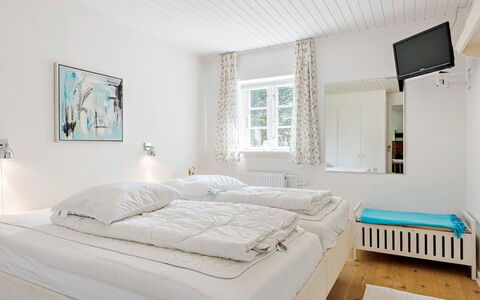 Ajo - 2Km from the Sea: Chambre, Lit, Domicile, Design Intérieur, Maison, Literie, Drap De Lit, Cadre De Lit, Plafond, Linge