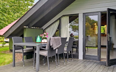 Elisej - 100M from the Sea: Bois, Meubles, Chaise, Domicile, Porche, Ombre, Dur, Mobilier De Jardin, Porte, Table Cuisine Et Salle A Manger