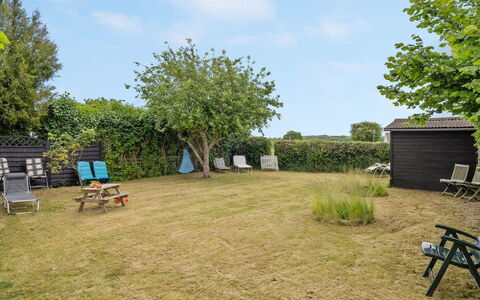 Truels - 2Km from the Sea: Lot Terre, Jardin, Pelouse, Ombre, Arrière-Cour, Chalet, Aménagement Paysager, Cour, Parc, Mobilier De Jardin