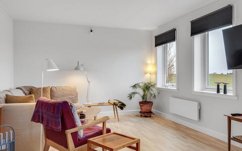 Truels - 2Km from the Sea: Meubles, Design Intérieur, Sol, Sol, Mur, Bois, Plafond, Parquet, Pièce, Salon