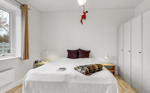Truels - 2Km from the Sea: Lit, Mur, Sol, Chambre, Design Intérieur, Sol, Meubles, Bois, Plafond, Parquet