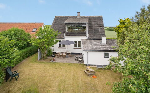 Truels - 2Km from the Sea: Toit, Maison, Domicile, Chalet, Porte, Siding, Plate-Forme, Porche, Planche, Dur