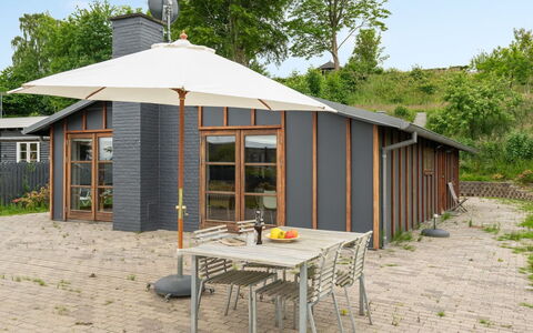 Øthkil - 93M from the Sea: Sol, Sol, Plafond, Design Intérieur, Comptoir, Cuisine, Cabinetry, Pièce, Principaux Appliance, Luminaire