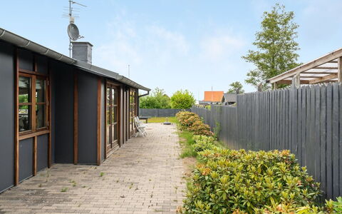 Øthkil - 93M from the Sea: Domicile, Maison, Zone Résidentielle, Toit, Porte, Chalet, Couverture De Sol, Jardin, Siding
