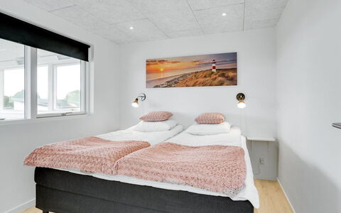 Constantin - 500M from the Sea: Chambre, Lit, Literie, Sol, Design Intérieur, Drap De Lit, Plafond, Meubles, Cadre De Lit, Pièce