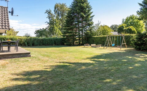 Annelore - 400M from the Sea: Toit, Maison, Domicile, Chalet, Siding, Biens, Allée, Batiments Jardin, Cour, Cabanon