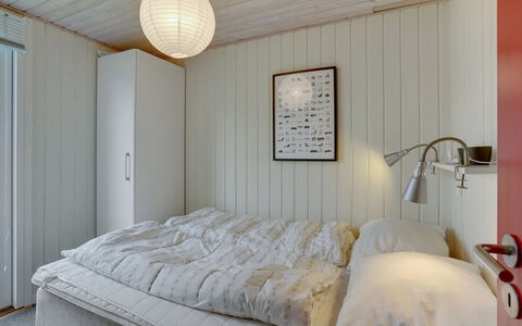 Blesse - 250M from the Sea: Chambre, Lit, Design Intérieur, Bois, Drap De Lit, Meubles, Literie, Plafond, Sol, Sol