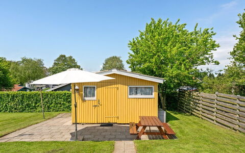 Albantine - 150M from the Sea: Toit, Maison, Domicile, Chalet, Porte, Siding, Plate-Forme, Porche, Planche, Dur