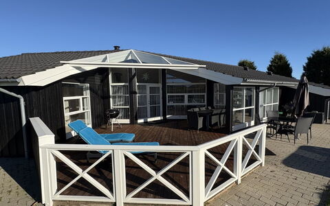 Arnod - 400M from the Sea: Bois, Jardin, Arrière-Cour, Lot Terre, Domicile, Toit, Ombre, Plate-Forme, Dur, Cour