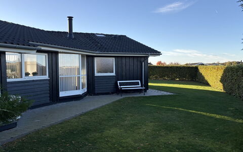 Arnod - 400M from the Sea: Bois, Jardin, Arrière-Cour, Lot Terre, Domicile, Toit, Ombre, Plate-Forme, Dur, Cour
