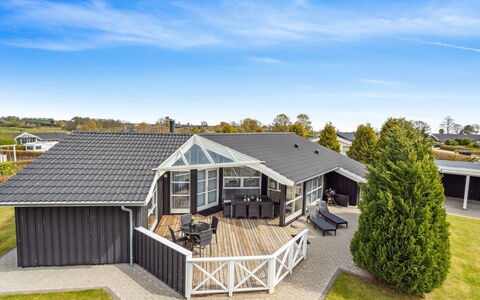 Arnod - 400M from the Sea: Maison, Toit, Domicile, Chalet, Arbuste, Couverture De Sol, Biens, Ferme, Siding, Batiments Jardin
