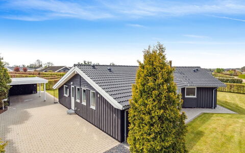 Arnod - 400M from the Sea: Maison, Toit, Domicile, Chalet, Arbuste, Couverture De Sol, Biens, Ferme, Siding, Batiments Jardin