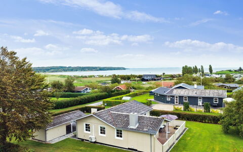 Haralda - 300M from the Sea: Bleu, Arbuste, Chalet, Couverture De Sol, Jardin, Biens, Ombre, Aménagement Paysager, Ferme, Eco Hôtel
