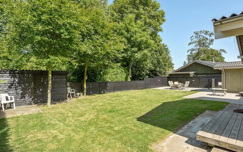 Eriksine - 150M from the Sea: Maison, Toit, Domicile, Chalet, Biens, Ferme, Villa, Porche, Siding