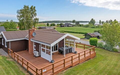 Ellyn - 500M from the Sea: Bleu, Arbuste, Chalet, Couverture De Sol, Jardin, Biens, Ombre, Aménagement Paysager, Ferme, Eco Hôtel