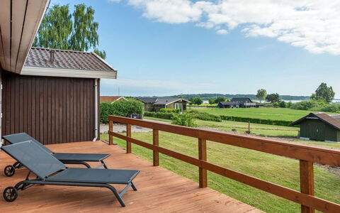 Ellyn - 500M from the Sea: Bleu, Arbuste, Chalet, Couverture De Sol, Jardin, Biens, Ombre, Aménagement Paysager, Ferme, Eco Hôtel