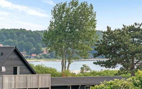 Ellyn - 500M from the Sea: Bleu, Arbuste, Chalet, Couverture De Sol, Jardin, Biens, Ombre, Aménagement Paysager, Ferme, Eco Hôtel
