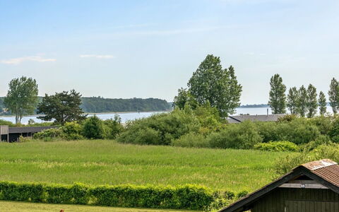 Ellyn - 500M from the Sea: Bleu, Arbuste, Chalet, Couverture De Sol, Jardin, Biens, Ombre, Aménagement Paysager, Ferme, Eco Hôtel