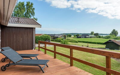 Ellyn - 500M from the Sea