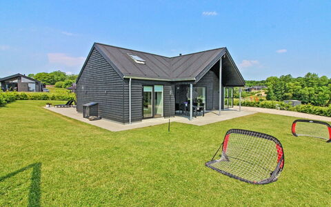 Thorfin - 200M from the Sea: Meubles, Canapé, Design Intérieur, Sol, Salon, Sol, Throw Pillow, Pièce, Oreiller