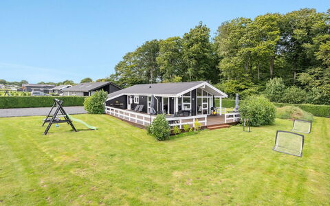Darja - 300M from the Sea: Toit, Maison, Lot Terre, Domicile, Chalet, Biens, Batiments Jardin, Ombre, Cabane En Rondins, Aménagement Paysager