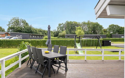 Darja - 300M from the Sea: Toit, Maison, Lot Terre, Domicile, Chalet, Biens, Batiments Jardin, Ombre, Cabane En Rondins, Aménagement Paysager