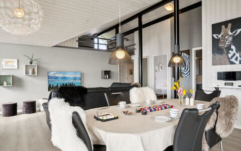 Sylvana - 400M from the Sea: Appartement, Ombre, Balcon, Chaise, Clôture, Mobilier De Jardin, Aluminium, Gazon Artificiel