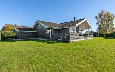 Sylvana - 400M from the Sea