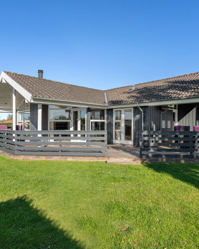 Sylvana - 400M from the Sea