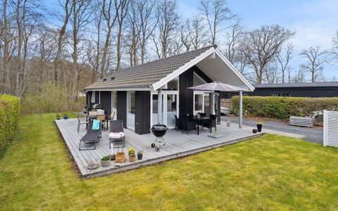Gunholm - 150M from the Sea: Maison, Toit, Domicile, Chalet, Biens, Ferme, Villa, Porche, Siding