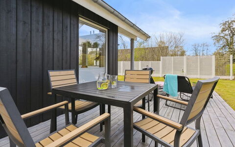Gunholm - 150M from the Sea: Maison, Toit, Domicile, Chalet, Biens, Ferme, Villa, Porche, Siding