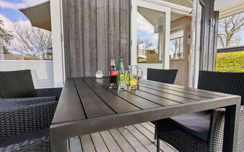 Gunholm - 150M from the Sea: Maison, Toit, Domicile, Chalet, Biens, Ferme, Villa, Porche, Siding