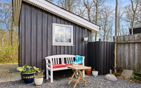 Gunholm - 150M from the Sea: Maison, Toit, Domicile, Chalet, Biens, Ferme, Villa, Porche, Siding