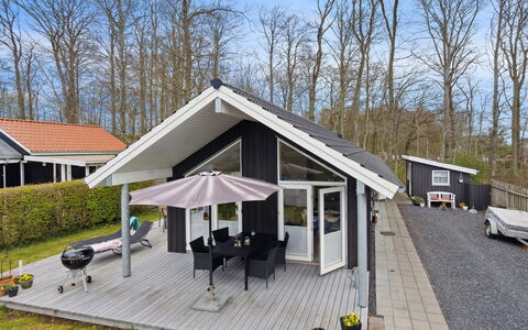 Gunholm - 150M from the Sea: Maison, Toit, Domicile, Chalet, Biens, Ferme, Villa, Porche, Siding