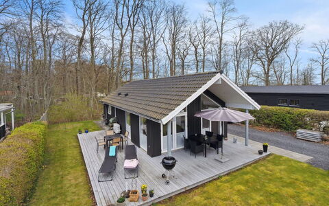 Gunholm - 150M from the Sea: Maison, Toit, Domicile, Chalet, Biens, Ferme, Villa, Porche, Siding