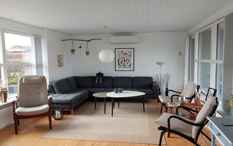 Greth - 500M from the Sea: Meubles, Sol, Bois, Sol, Design Intérieur, Salon, Domicile, Parquet, Pièce, Canapé