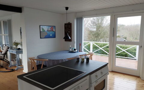 Greth - 500M from the Sea: Sol, Sol, Bois, Parquet, Meubles, Cuisine, Comptoir, Design Intérieur, Appareil De Cuisine, Revêtement De Sol Stratifié