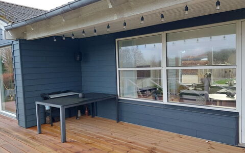 Greth - 500M from the Sea: Bois, Sol, Composite, Siding, Dur, Tache De Bois, Planche, Plate-Forme, Ombre, Mobilier De Jardin