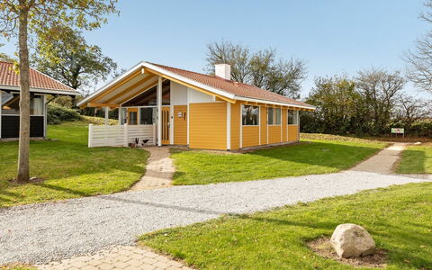 Boris - 500M from the Sea: Maison, Toit, Domicile, Chalet, Biens, Ferme, Villa, Porche, Siding