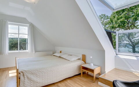 Jeppe - 50M to the Fjord: Design Intérieur, Bois, Plafond, Chambre, Sol, Lit, Sol, Meubles, Parquet, Éclairage