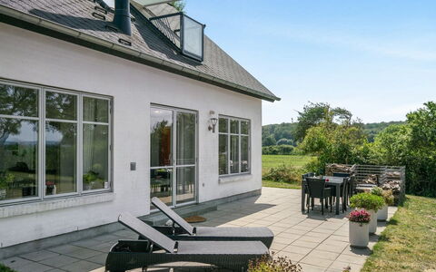 Jeppe - 50M to the Fjord: Domicile, Maison, Toit, Chalet, Zone Résidentielle, Biens, Porte, Ferme, Jardin, Mobilier De Jardin