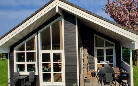 Holmwith - 200M from the Sea: Meubles, Design Intérieur, Chaise, Sol, Table, Recours, Sol, Plafond, Pièce, Eco Hôtel